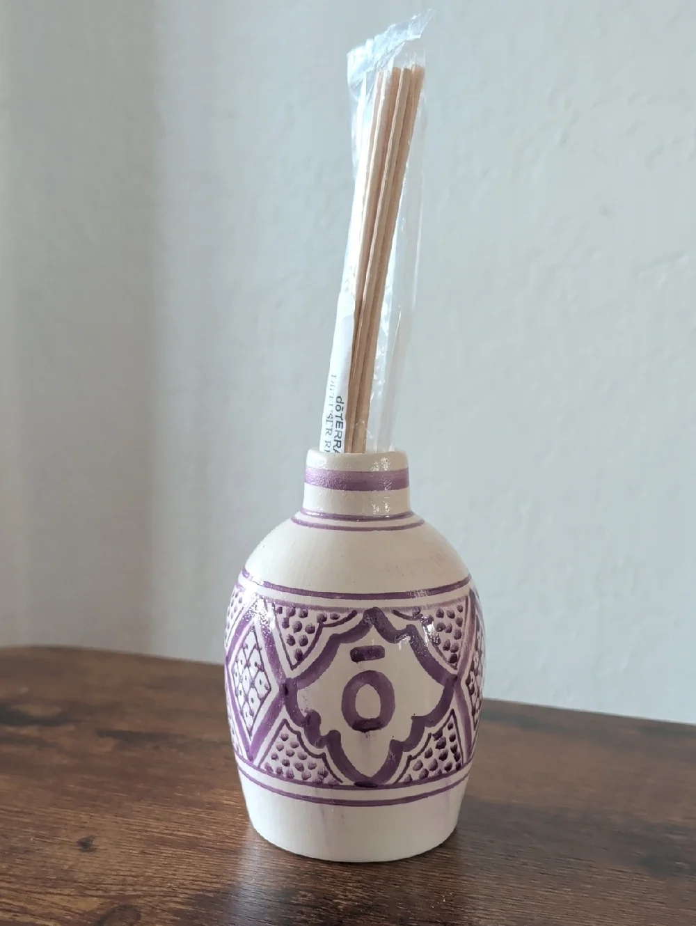 Doterra Natural Reed Diffuser 10 Reeds with Cream Purple Accent Vase Moroccan
